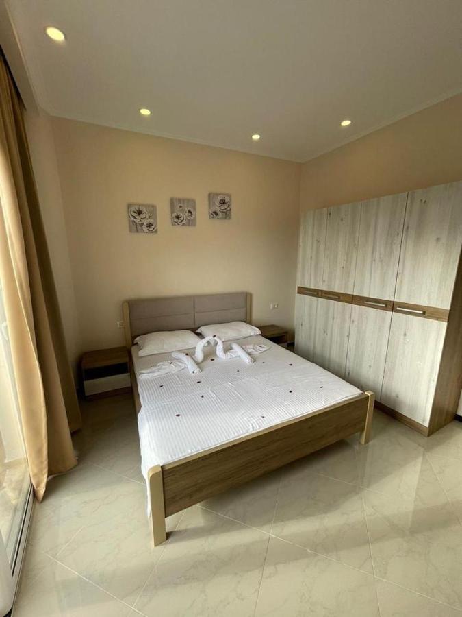 Seaside Apartmens Sarandë Esterno foto