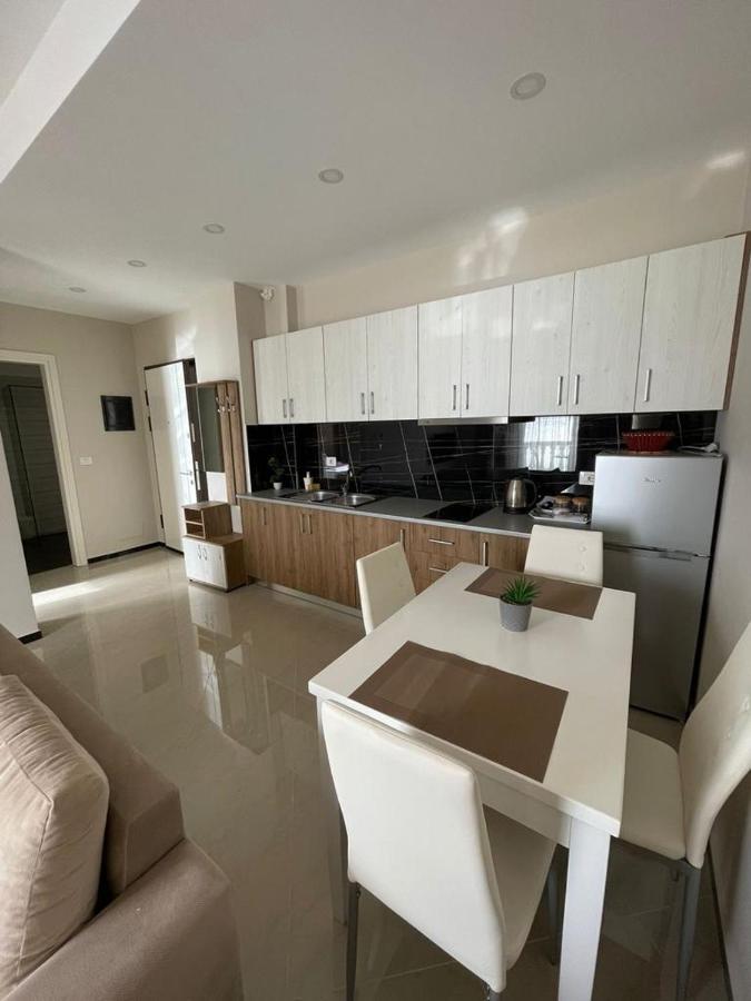 Seaside Apartmens Sarandë Esterno foto