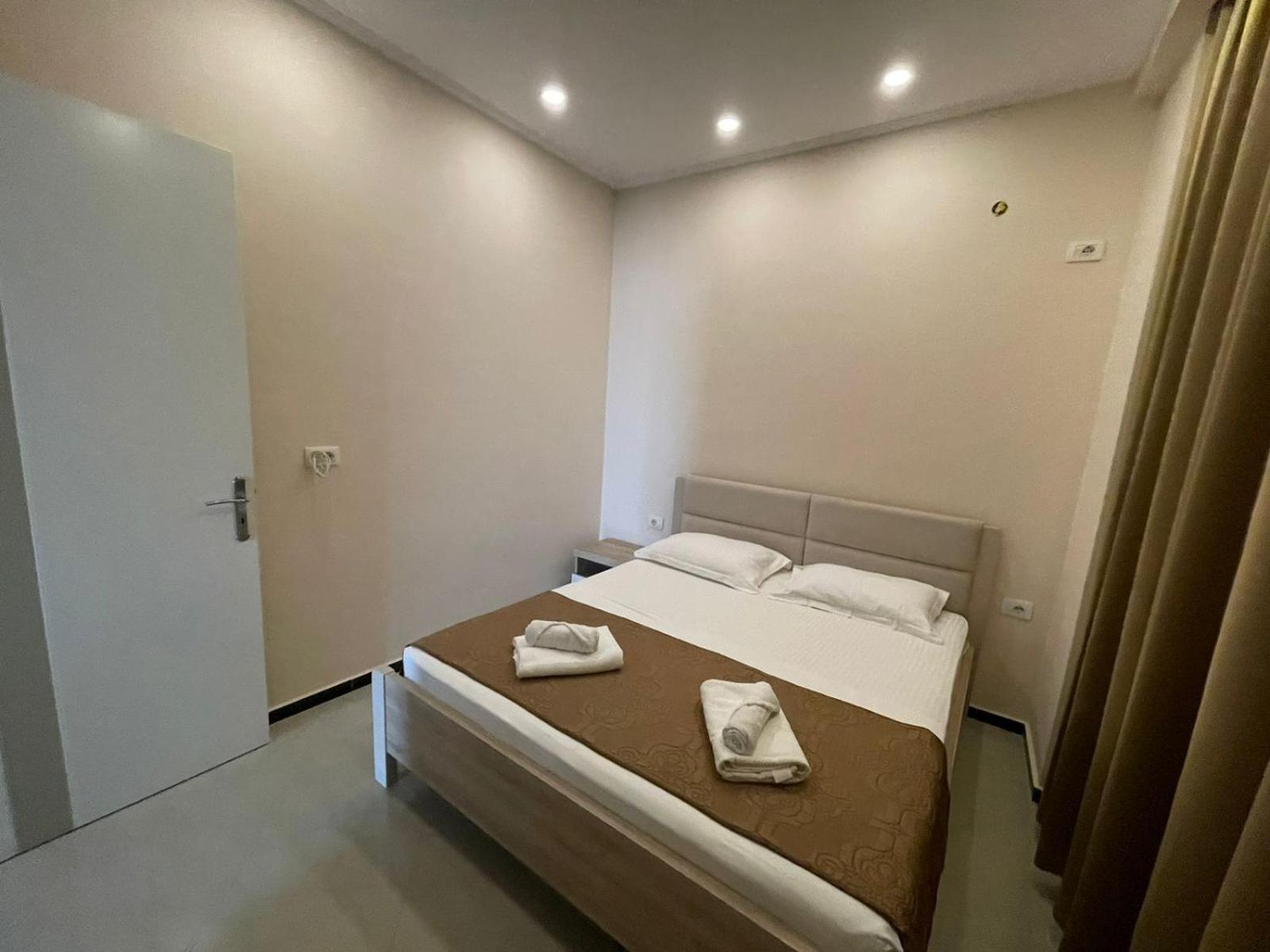 Seaside Apartmens Sarandë Esterno foto