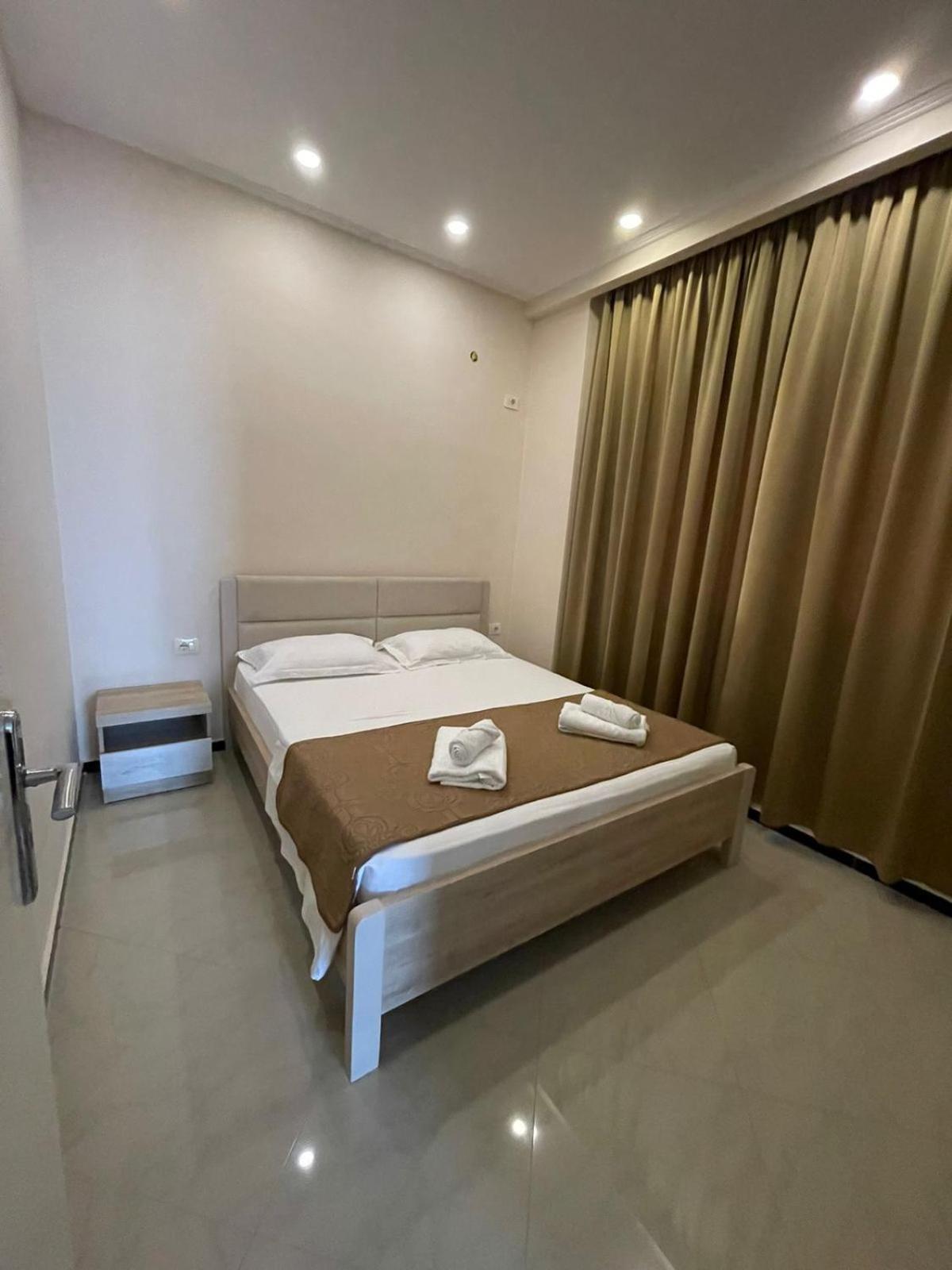 Seaside Apartmens Sarandë Esterno foto
