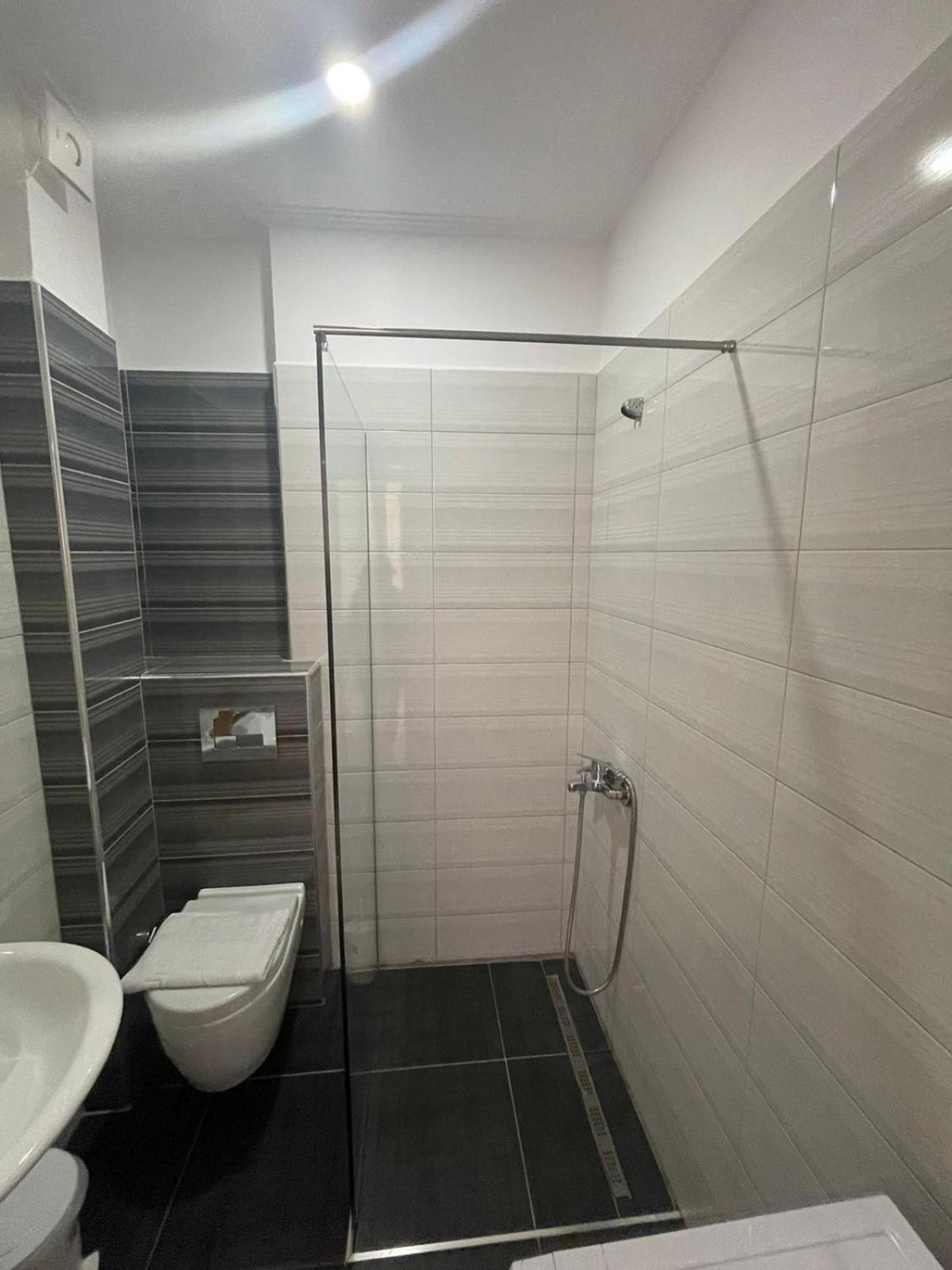 Seaside Apartmens Sarandë Esterno foto