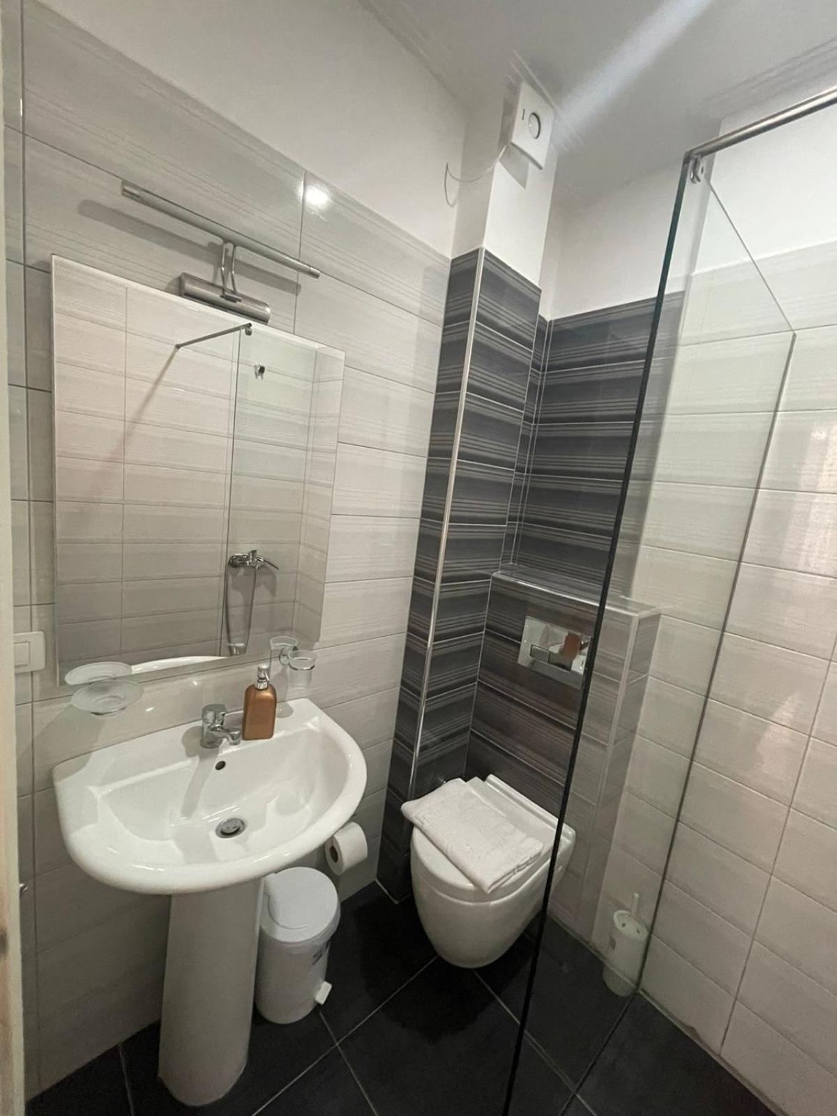 Seaside Apartmens Sarandë Esterno foto