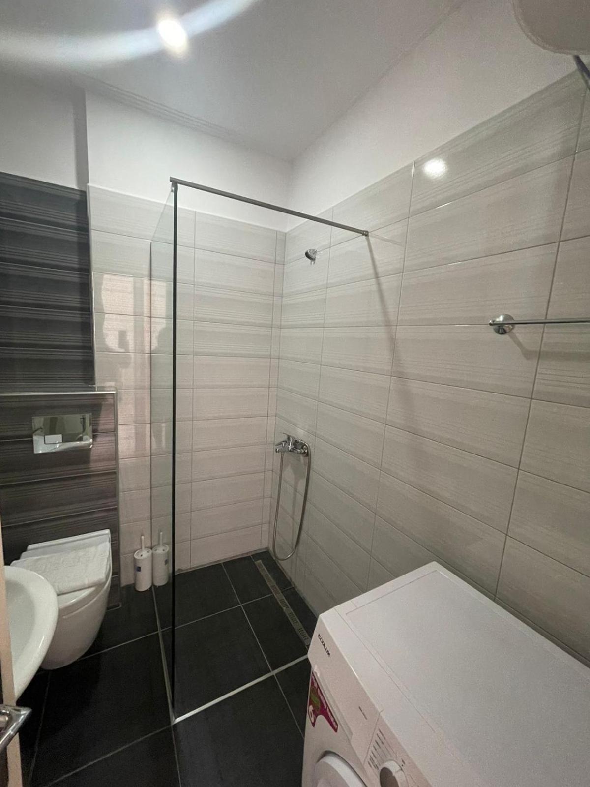 Seaside Apartmens Sarandë Esterno foto