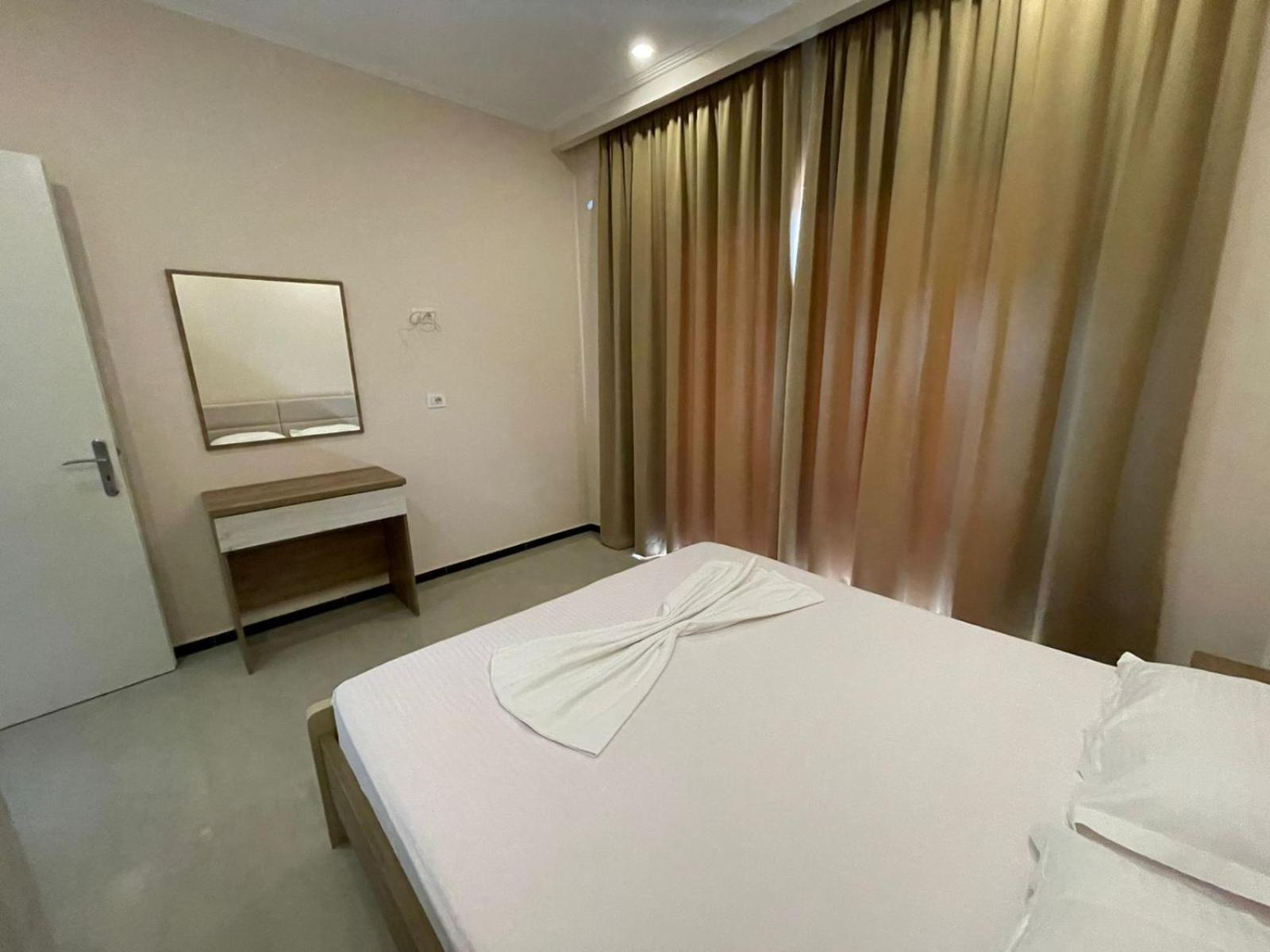 Seaside Apartmens Sarandë Esterno foto