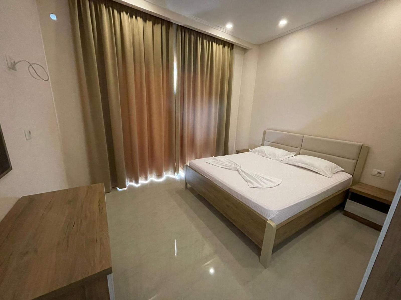 Seaside Apartmens Sarandë Esterno foto
