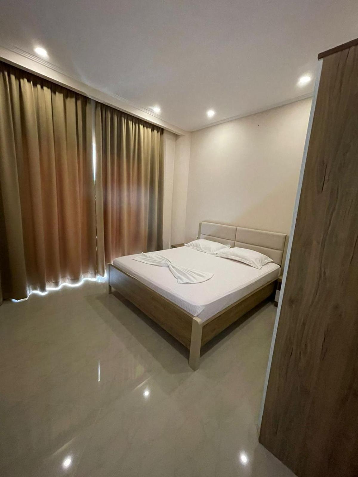 Seaside Apartmens Sarandë Esterno foto
