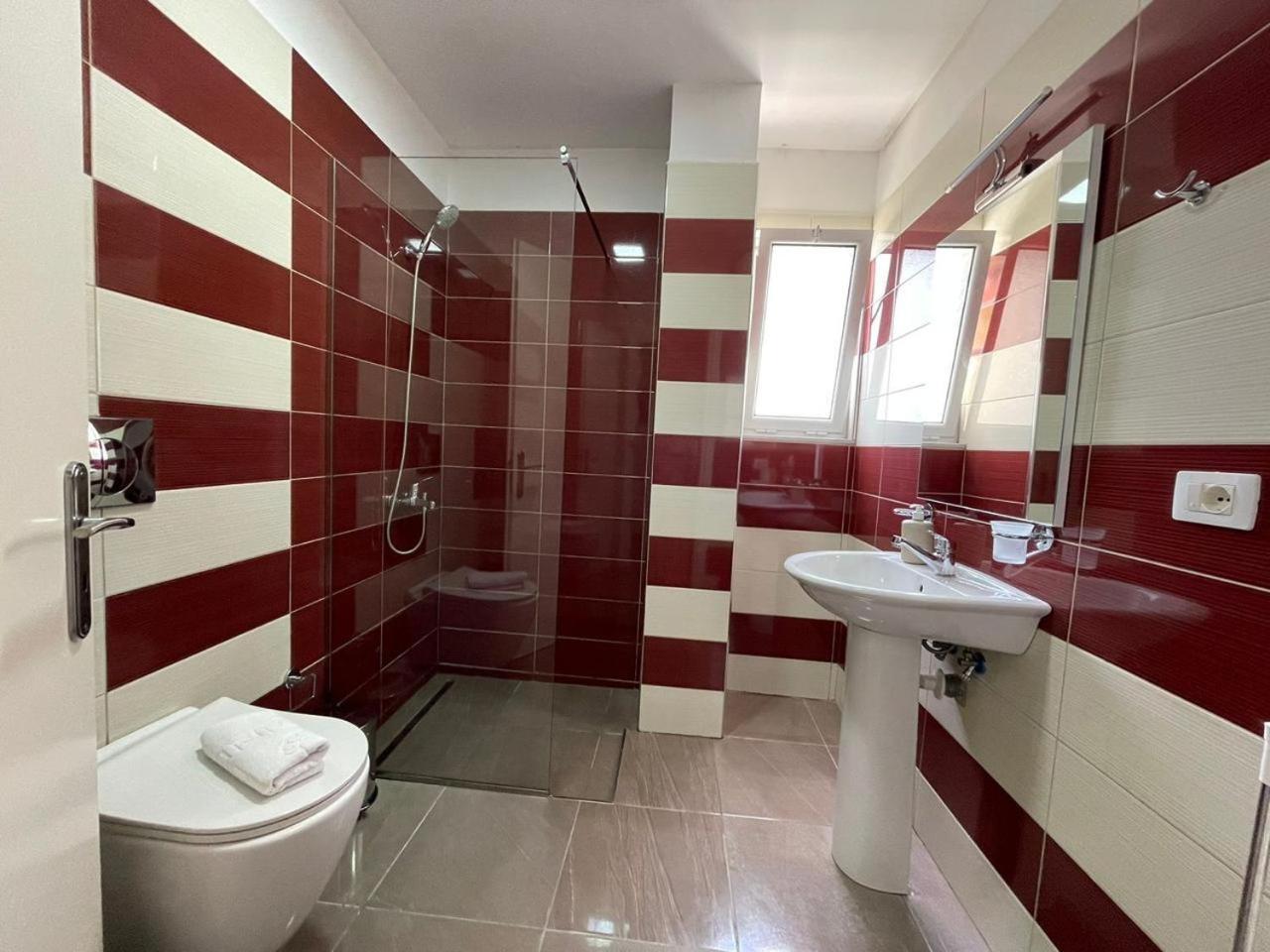 Seaside Apartmens Sarandë Esterno foto