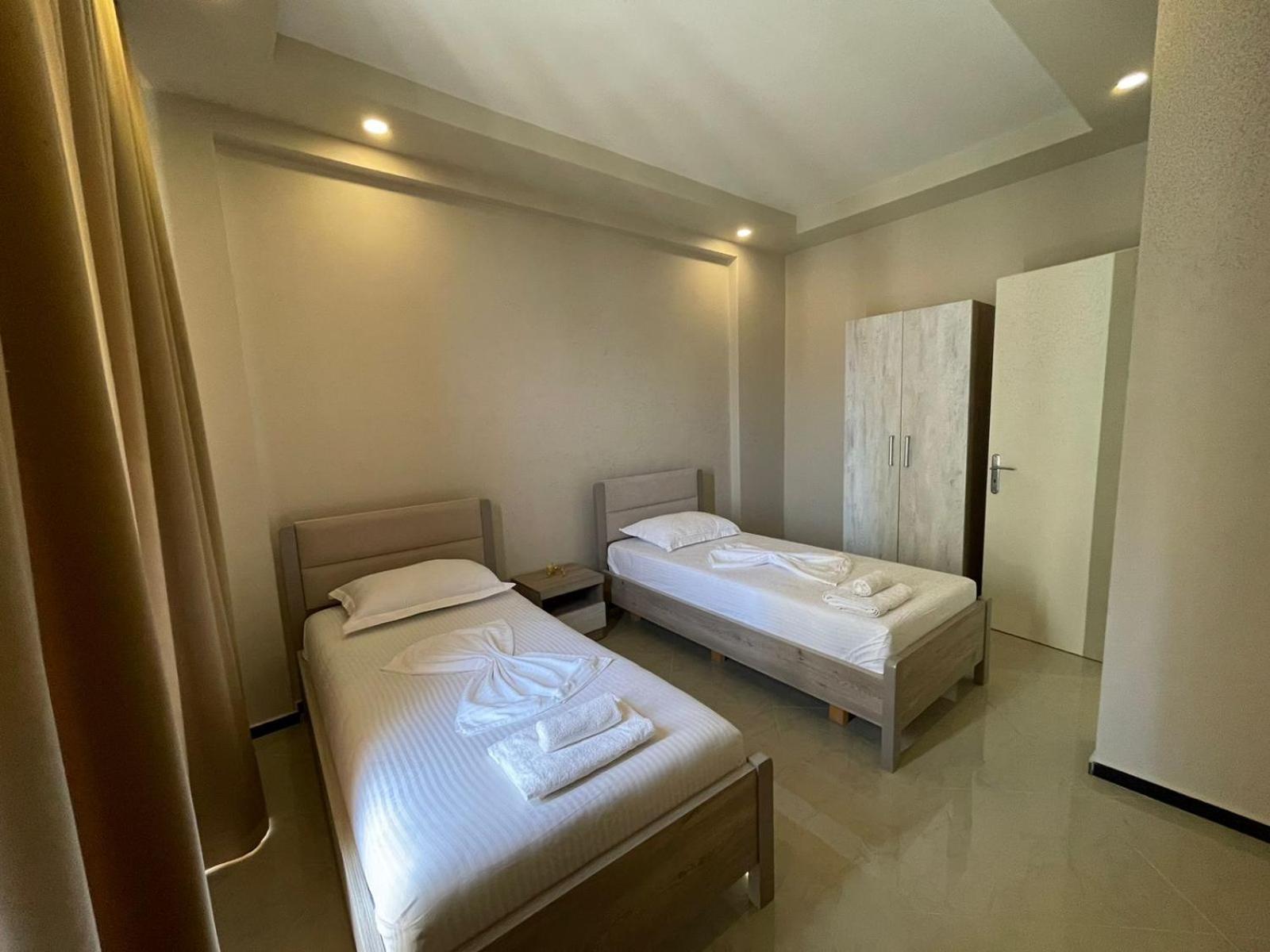 Seaside Apartmens Sarandë Esterno foto