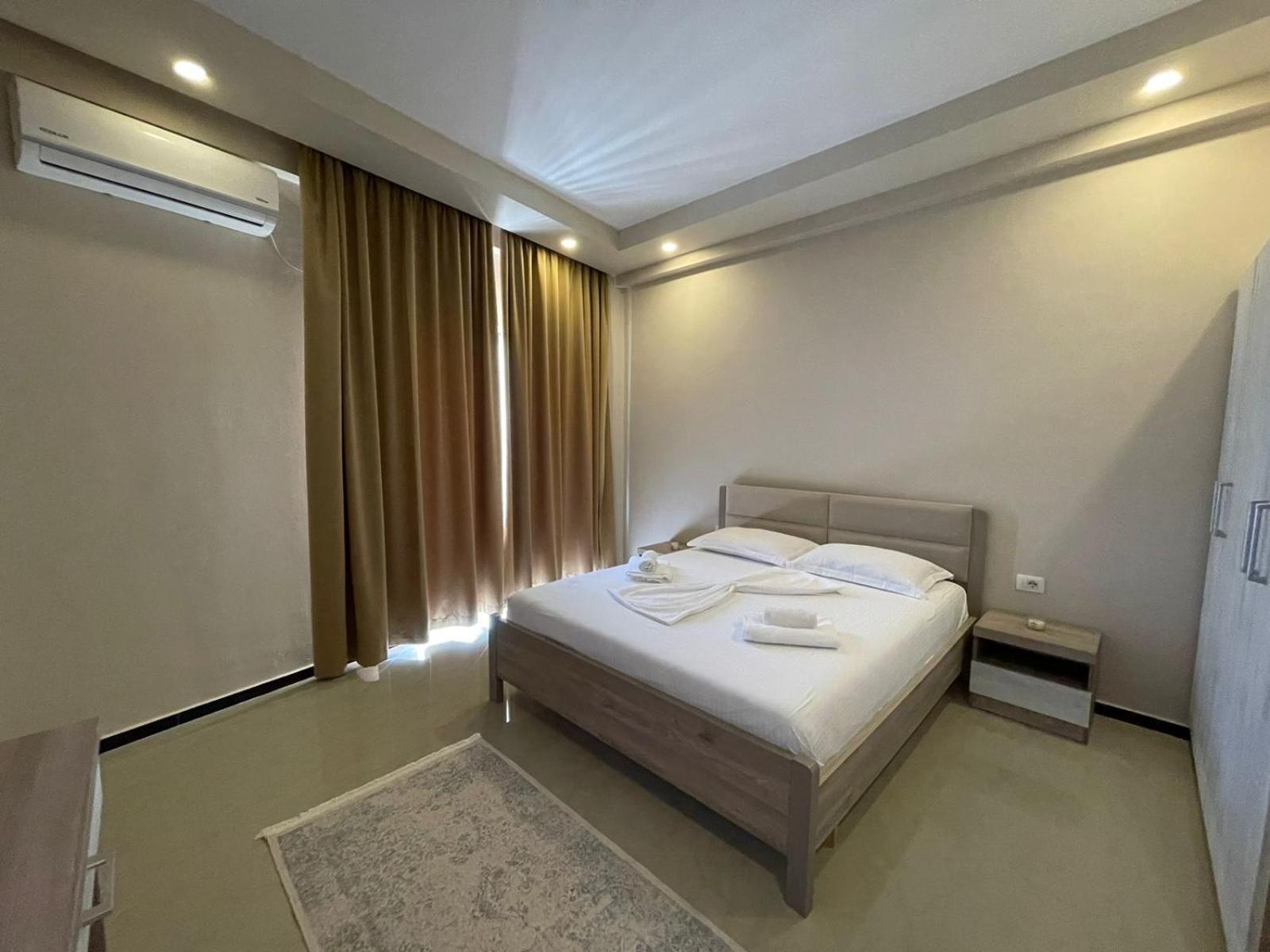 Seaside Apartmens Sarandë Esterno foto